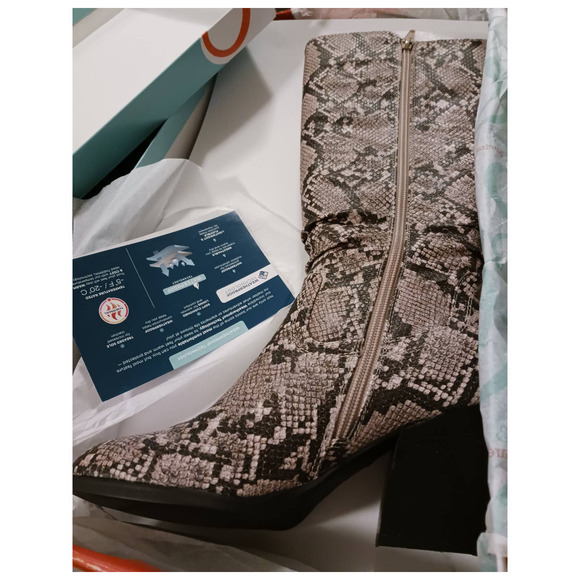 NEW BARETRAPS Tall Knee Boots Size 8 Comfort Shoes Python Reptile‎ Snake Print - Picture 2 of 5